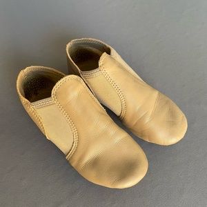 Little girls Capezio jazz shoe size 13 Caramel color